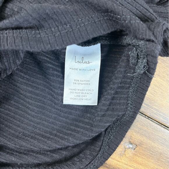 Lulu's Black Wrap Crop Blouse with Tie Front, V Neck, Short Sleeves, Ribbed y2k - Picture 7 of 10